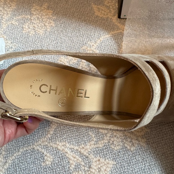 Chanel Interlocking CC Logo Suede Slingback Sandals, Size 42 - Picture 9 of 16